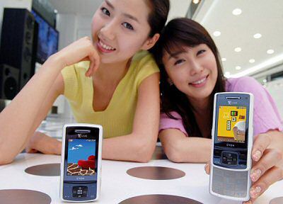 LG SH150A z ekranem AMOLED