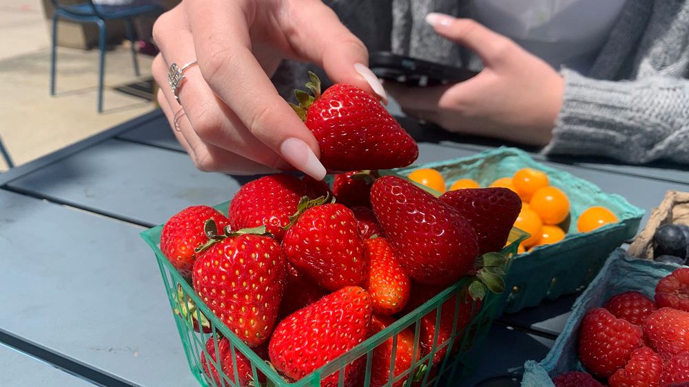 Zbadali truskawki z Lidla i Biedronki