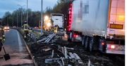 Kolizja ciężarówki. Utrudnienia na DW902 w Świętochłowicach