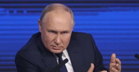 Putin kpi z Zachodu i obiecuje producentom uzbrojenia "długie lata zamówień"