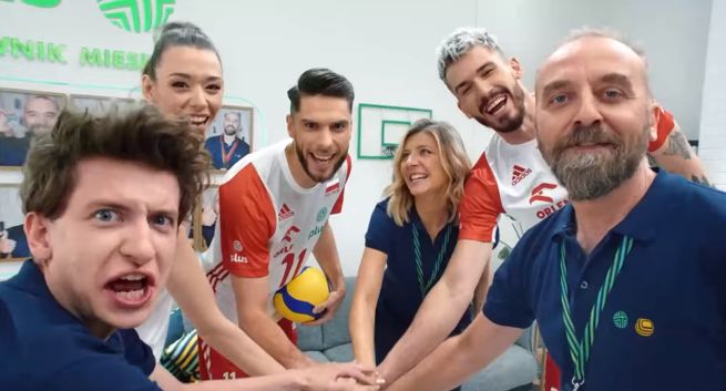 "Back to school" w Plusie z siatkarkami, siatkarzami i Wojciechem Mecwaldowskim