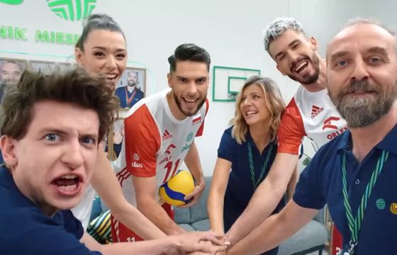 "Back to school" w Plusie z siatkarkami, siatkarzami i Wojciechem Mecwaldowskim