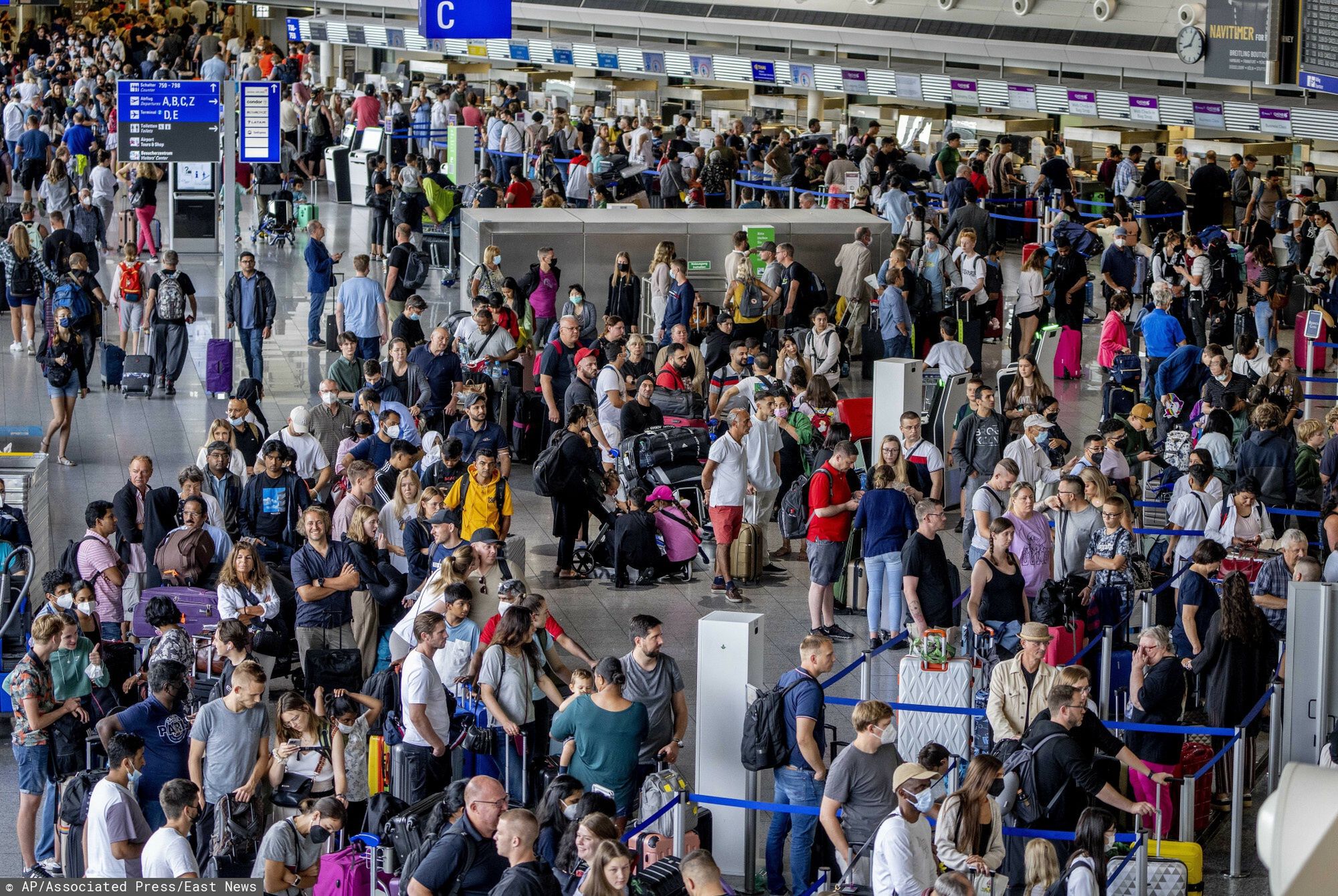arch51
Passengers queue at check in counters at the international airport in Frankfurt, Germany, Wednesday, July 27, 2022. Lufthansa went for a 24-hours-strike on Wednesday, most of the Lufthansa flights had to be cancelled. (AP Photo/Michael Probst)
AP