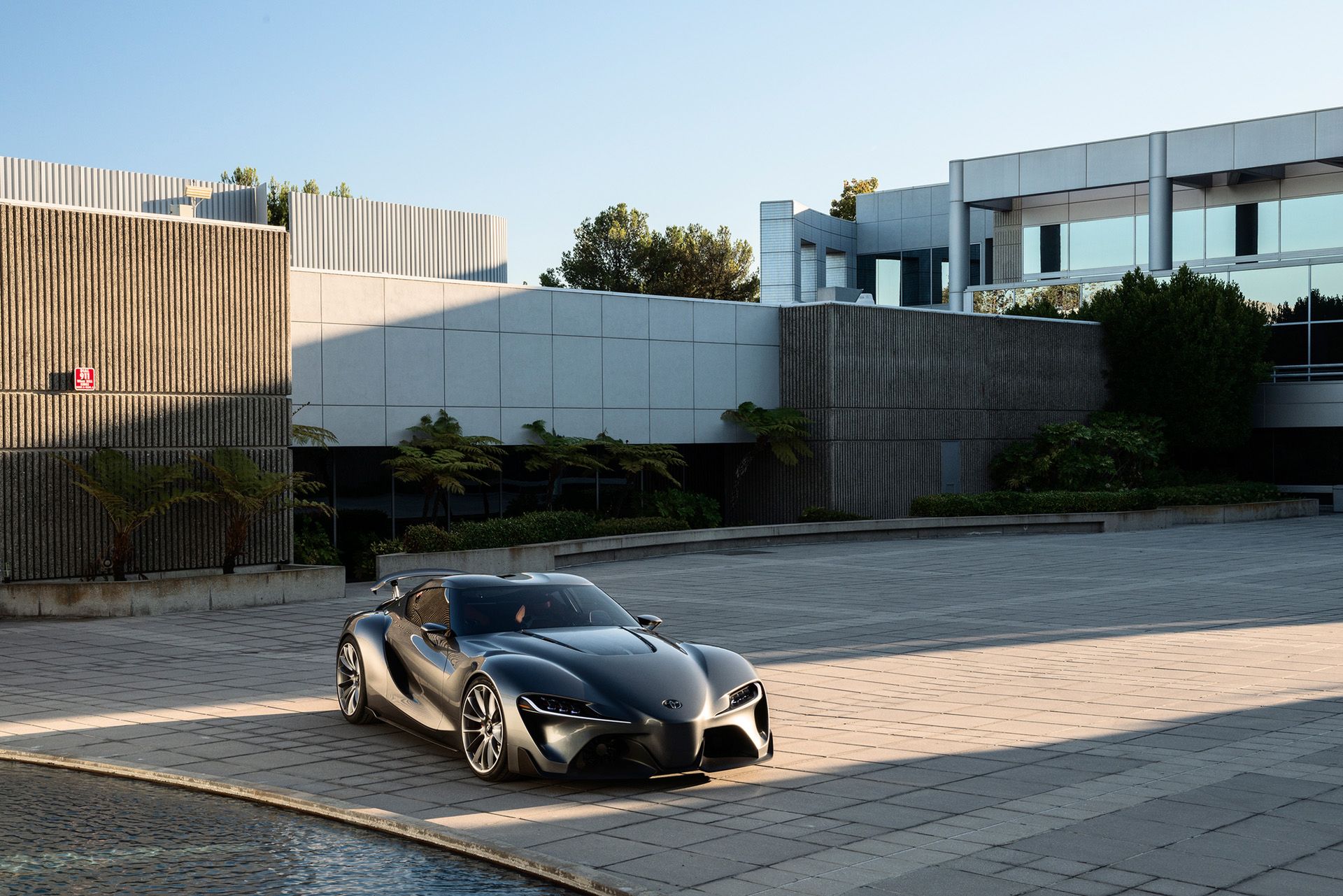 Koncepcyjna Toyota FT-1 w nowej galerii zdjęć 5