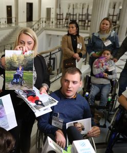 Władza sama sobie bije brawo. W Sejmie "nocna kontrola pirotechniczna i próba zmęczenia"