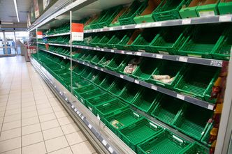 Puste półki w brytyjskich sklepach. Wszystko przez aplikację