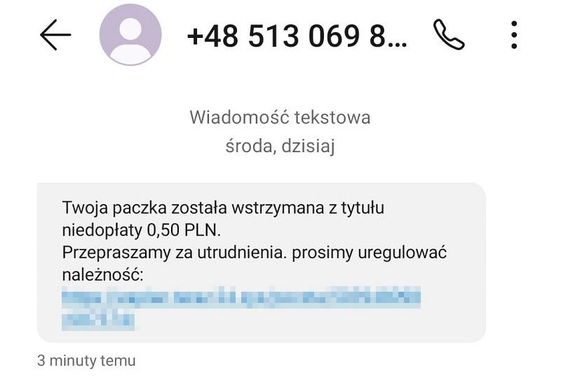 „Twoja paczka została wstrzymana z tytułu niedopłaty”. Oszuści rozsyłają fałszywe SMS-y