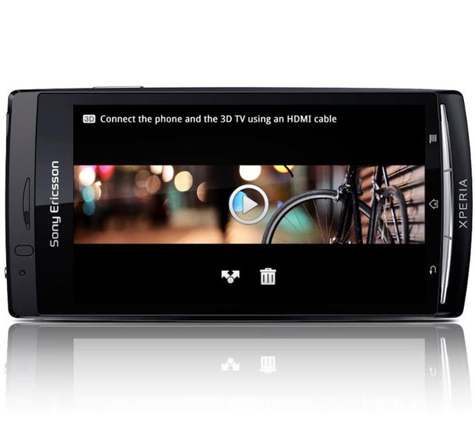 Telefon Sony Ericsson Xperia Arc S posiada klawiaturę Swype
