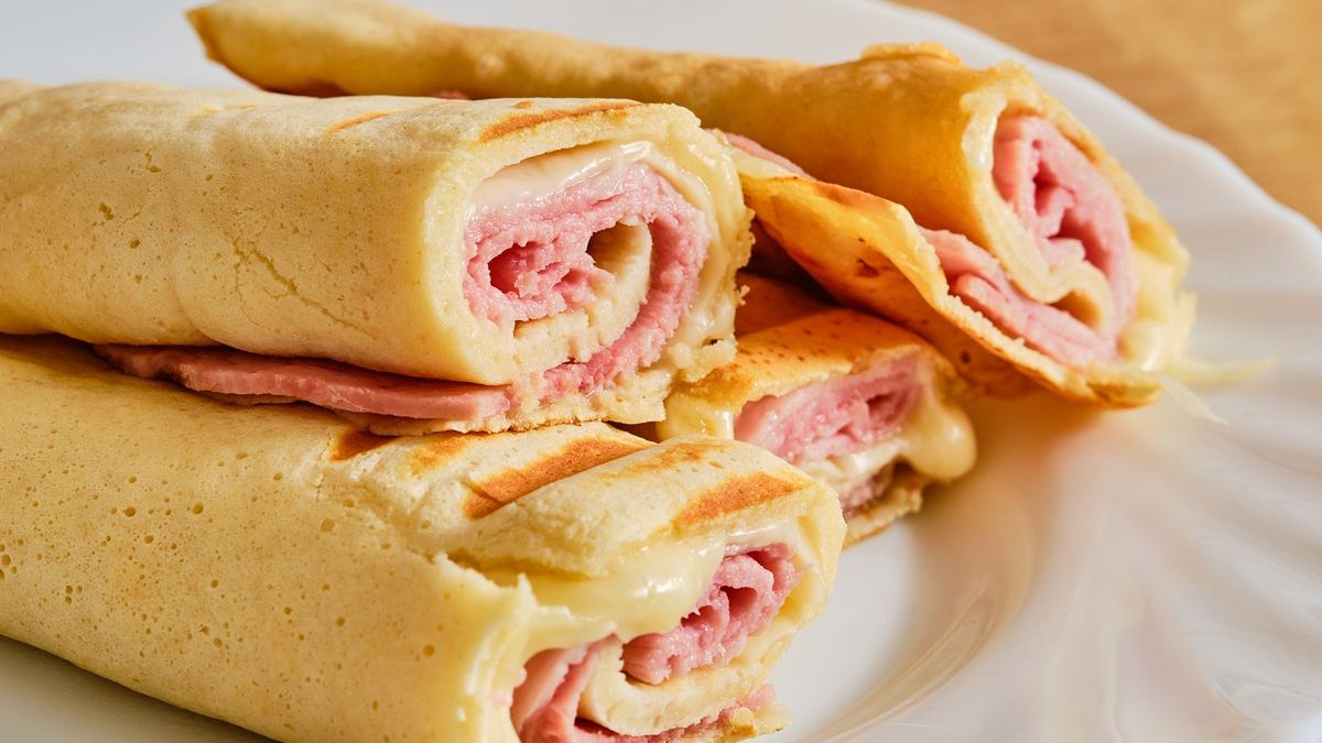 Naleśniki z serem i szynką