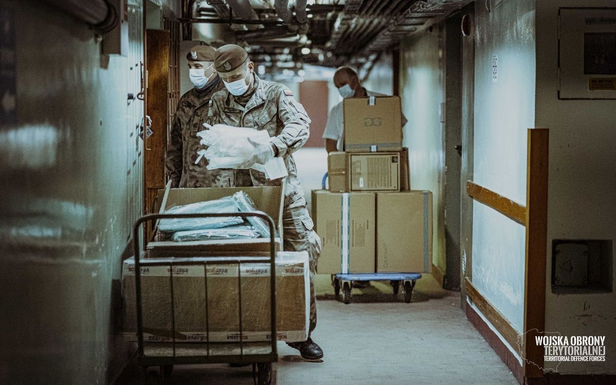 Koronawirus w Polsce. Żołnierze pomogą w szpitalach. Będą liczyć wolne łóżka