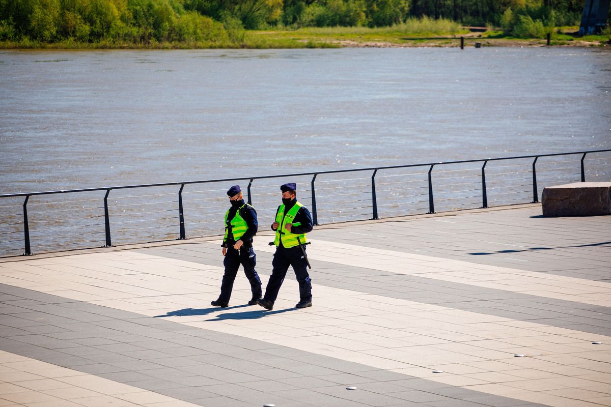 Warszawa. 13-latka wpadła do Wisły. Uratowali ją policjanci