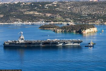 Lotniskowiec opuszcza Grecję. Gigant kieruje się na wschód