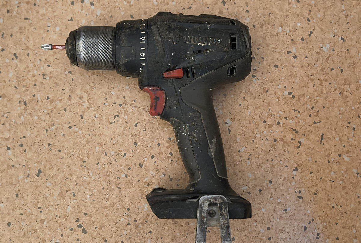 elektronarzędzia odzyskane przez koszalińskich policjantów