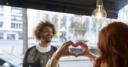 Masturdating - na czym polegają samotne randki?