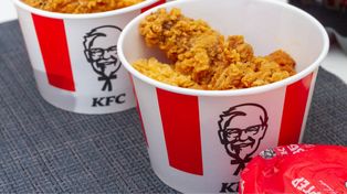 Wtorkowy Kubełek KFC wraca do menu. Cena przyjemnie zaskakuje