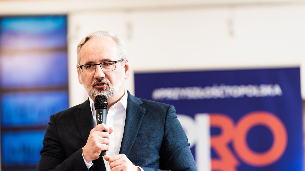 Piła, 12.03.2023. Minister zdrowia Adam Niedzielski podczas spotkania z wyborcami w ramach trasy programowej PiS pod hasłem "Przyszłość to Polska", 12 bm. w Pile. (mr) PAP/Marek Zakrzewski