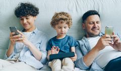 1,4 mln najmłodszych Polaków używa social mediów i komunikatorów. "Nie zakazy dla dzieci, a nakazy dla platform"