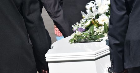 89-latka miała zostać skremowana. Córka zauważyła, że jej mama nadal żyje