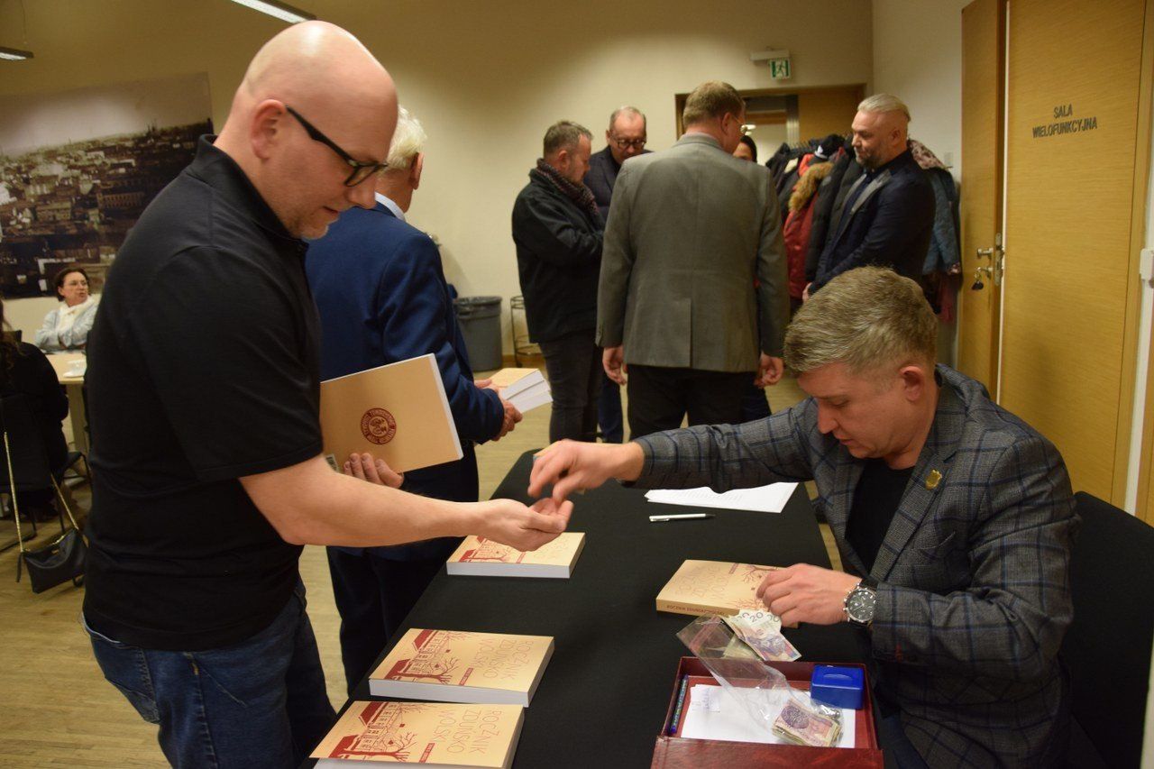 &#34;Rocznik Zduńskowolski&#34; jest już dostępny dla czytelników. W Ratuszu odbyła się promocja wydawnictwa