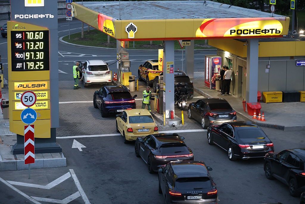 Rosja reaguje na kryzys. Wstrzymuje eksport diesla. Zapowiada import paliw
