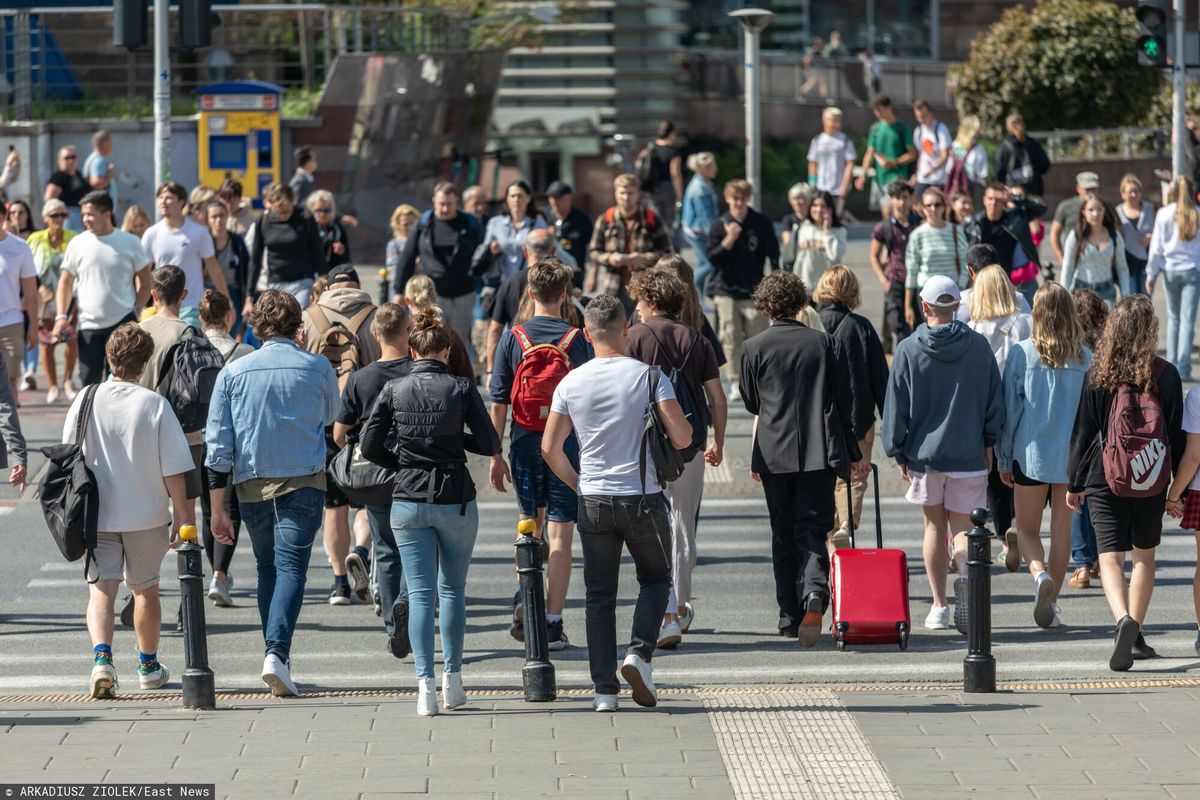 migranci, uchodźcy, cudzoziemcy, sondaż Polacy są skłonni zaakceptować uchodźców. Jest jednak warunek