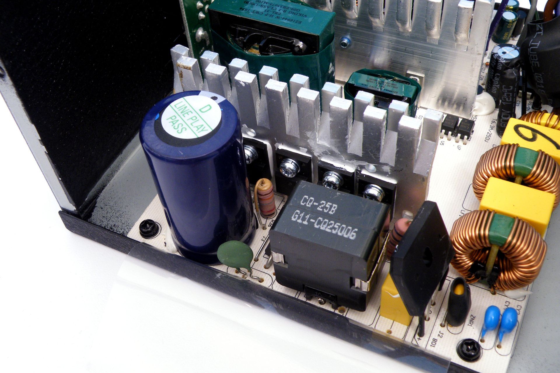 Chieftec Photon Gold 650W - wnętrze