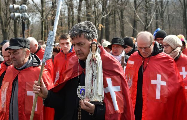 Rycerze Chrystusa Króla na manowcach Kościoła - jest ich kilka tysięcy