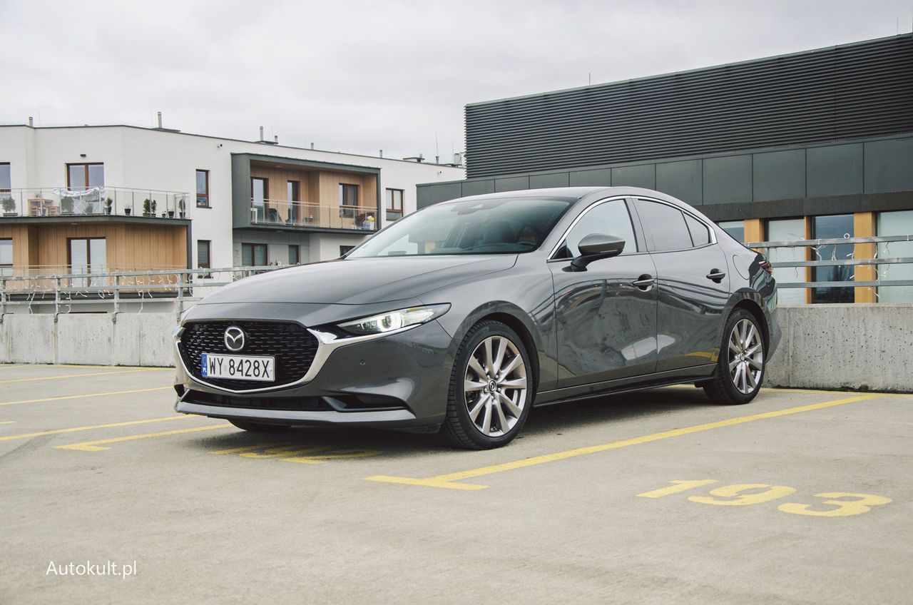 Mazda 3 podrożała i teraz trzeba za nią zapłacić 100 tys. zł bez 100 zł.