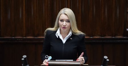 Kibice wywiesili transparent o posłance PO. Wcisło tłumaczy się z wpadki