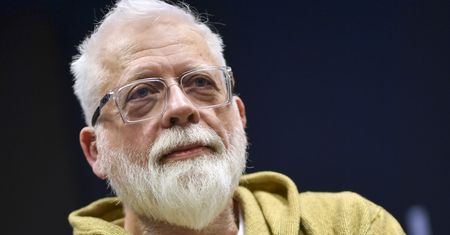 "To nie jestem ja". Raczek apeluje do fanów