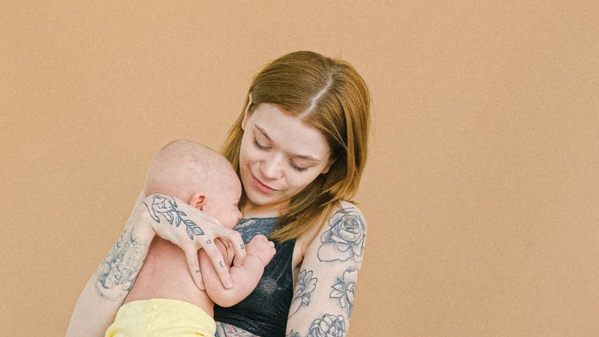 Poporodowe zapalenie tarczycy jest zespołem przemijających lub trwałych zaburzeń czynności tego narządu, które rozwijają się u kobiet w pierwszym roku po porodzie