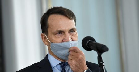 Polska wycofa się z Europejskiego Planu Odbudowy? Sikorski wzburzony. Dosadne porównanie