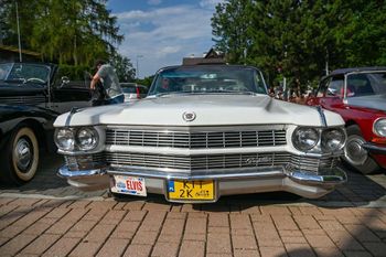 Zakopane: Klasyki motoryzacji wracają. Retro Piątek już 18 lipca