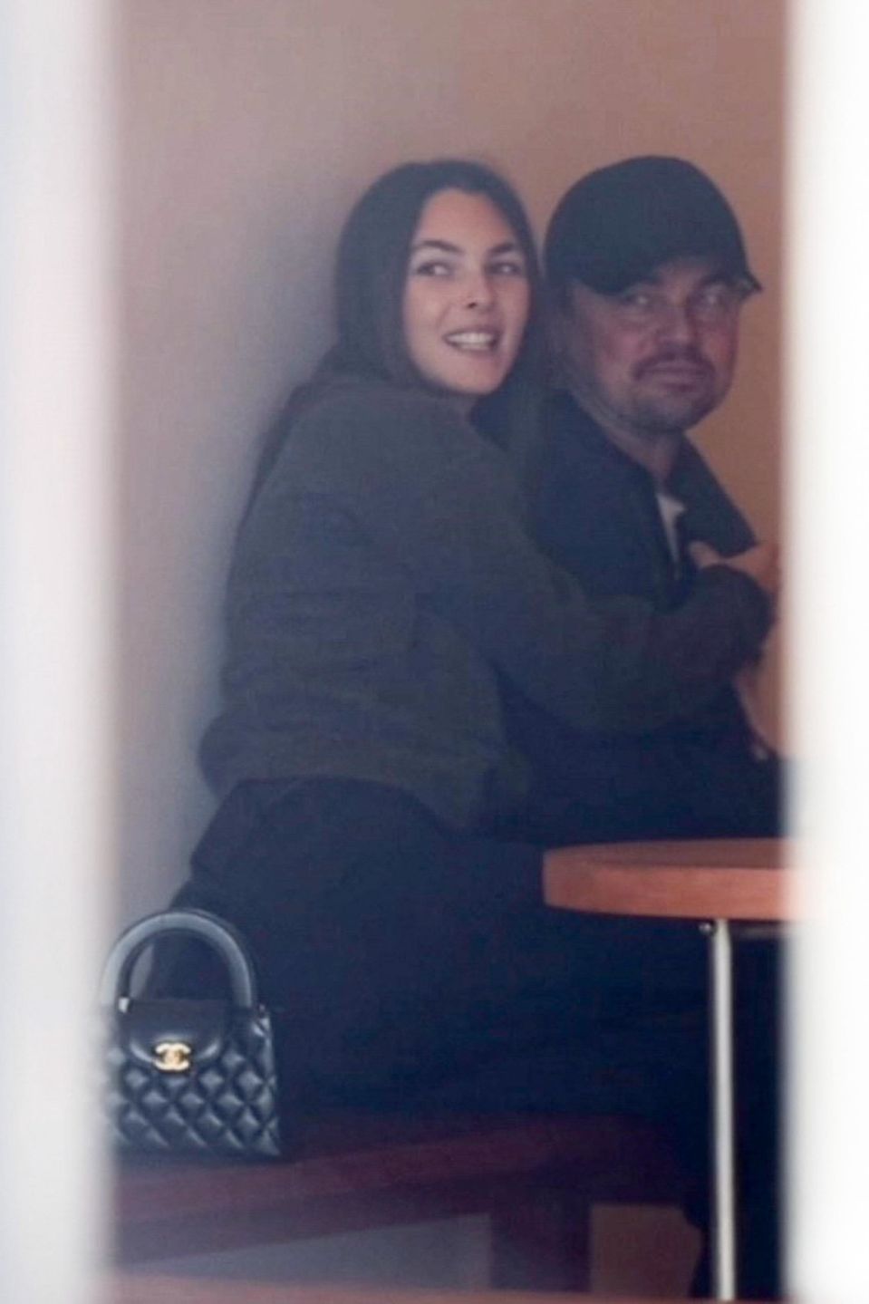 Leonardo DiCaprio i Vittoria Ceretti w galerii handlowej
