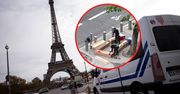Trumny ustawione niedaleko wieży Eiffla. Trzy osoby zatrzymane