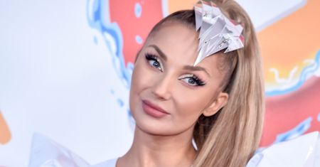 Ależ ona kusi! Cleo w pełnej okazałości