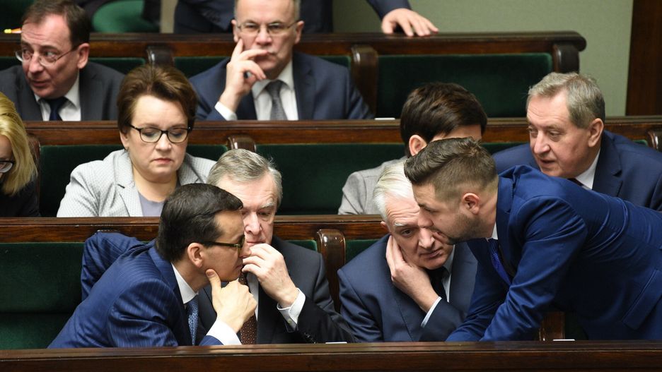 Mateusz Morawiecki dyskutuje z Patrykiem Jakim. Sejm, 2018 rok.