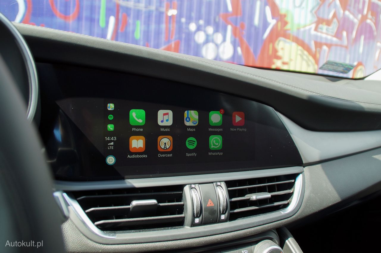 Jeśli masz iPhone'a, chcesz mieć CarPlay w samochodzie. Oto wszystko, co musisz wiedzieć