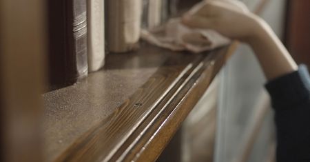 Nałóż na ścierkę i przetrzyj. Nie zobaczysz kurzu tygodniami