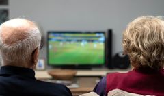 Starsi widzowie mają problem z obsługą usług IPTV