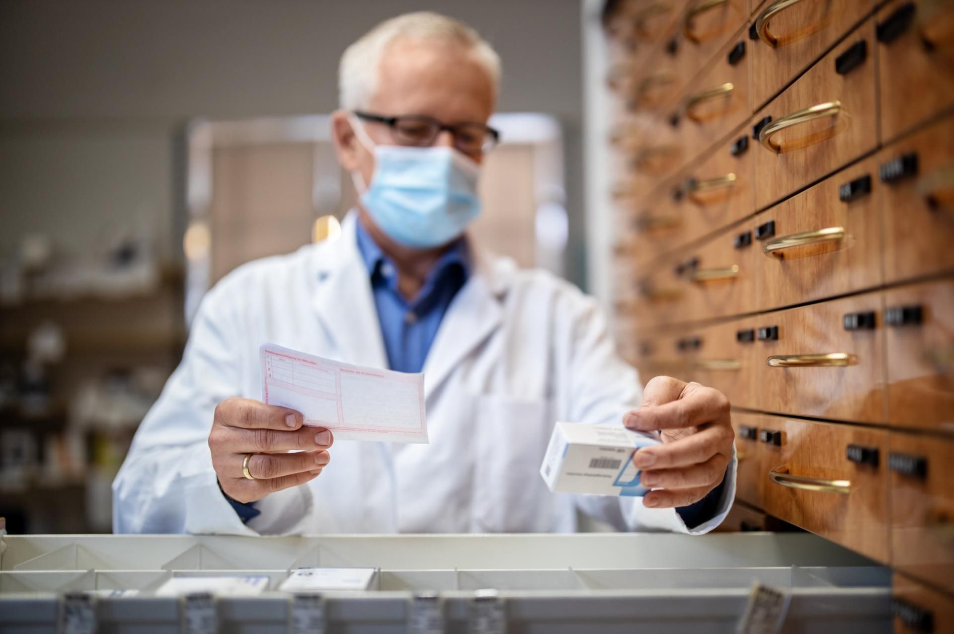 Od stycznia 2024 r. będzie drożej w aptekach. Podwyżki obejmą tzw. leki recepturowe