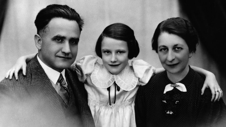 Mała Zuzanna z rodzicami