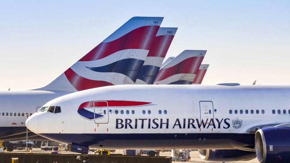 Piloci i stewardzi British Airways będą mogli nosić makijaż do pracy 
