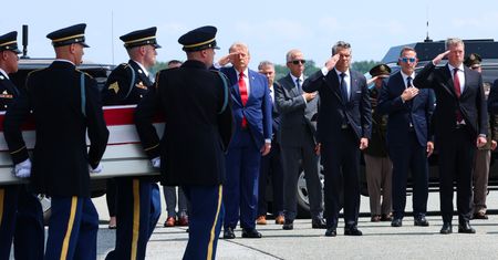 Trudny moment Trumpa. Żegna poległych żołnierzy USA