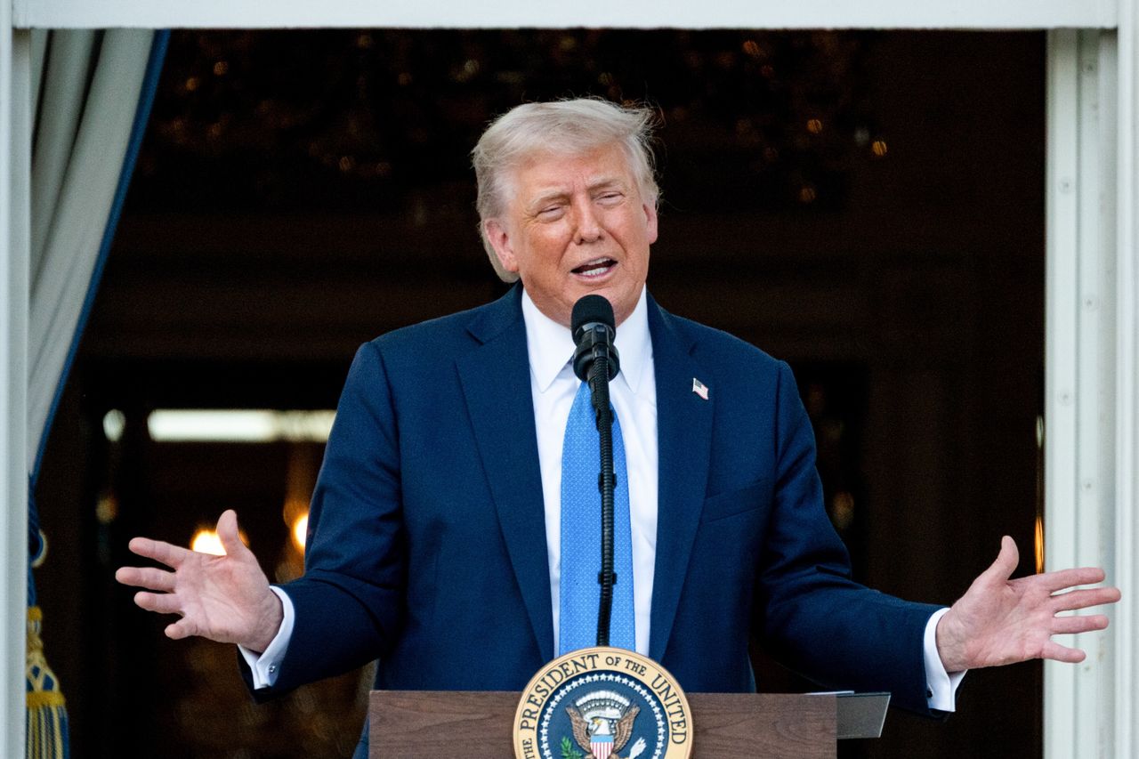 Trump signs travel ban, 12 countries affected