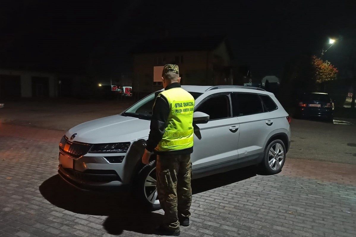 Zatrzymany kradziony samochód. Niektóre z nich trafiają za granicę w całości, większość jest rozbierana na części.