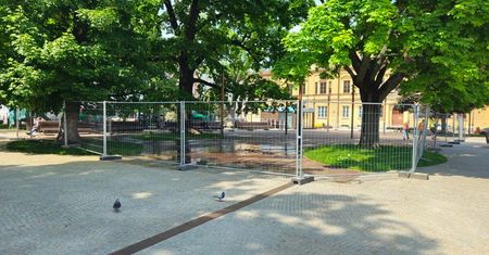 Na Placu Litewskim pojawiło się ogrodzenie, nie można tam wejść. Co tam się dzieje? (zdjęcia)