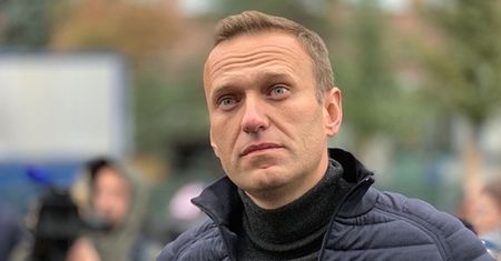 Aleksieja Nawalnego otruto substancją z grupy inhibitorów cholinoesterazy. Jak działa trucizna?