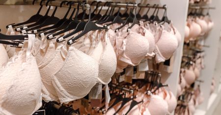 Dlaczego biustonosz odstaje? Porady, wskazówki, polecane modele