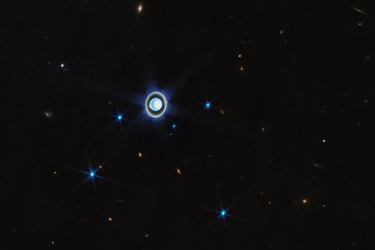 Uran widziany przez JWST.